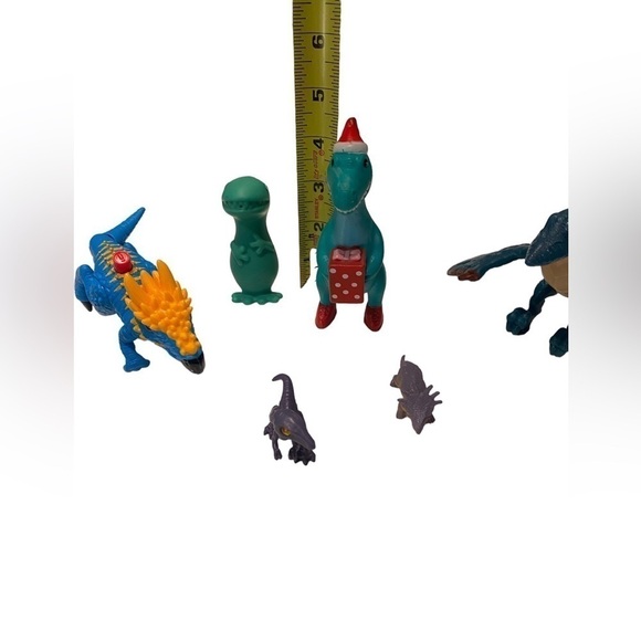 Lot of Seven Random Toy Dinosaurs - Picture 10 of 13